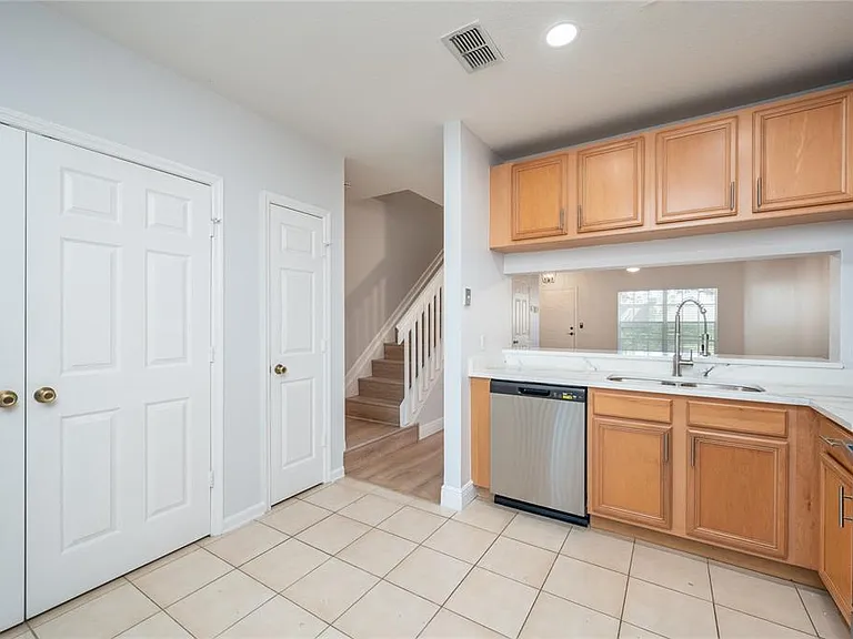 1150 Vineland Pl — Photo 14