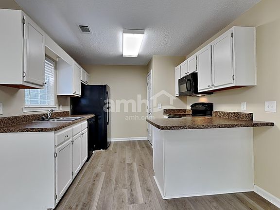 3rd image of 109 Rivermarsh Dr