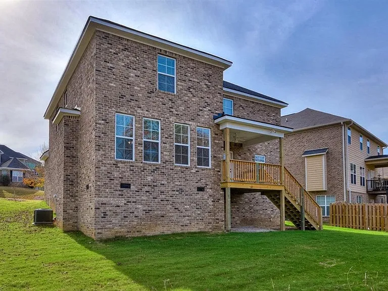 1011 Spotswood Cir — Photo 3
