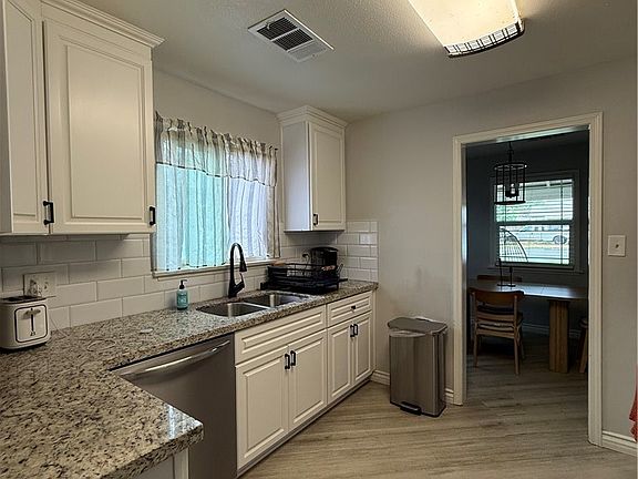 3rd image of 1025 Davids Rd