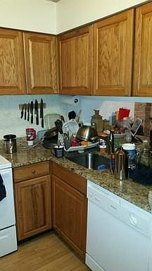 5th image of 525 S Dearborn St APT 201