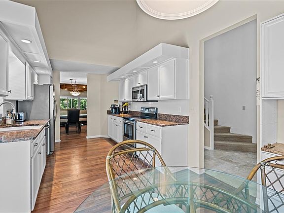 4th image of 254 GLENBRIAR CIRCLE