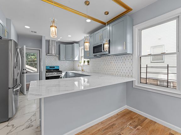 5th image of 246 Lincoln Pl Floor 1