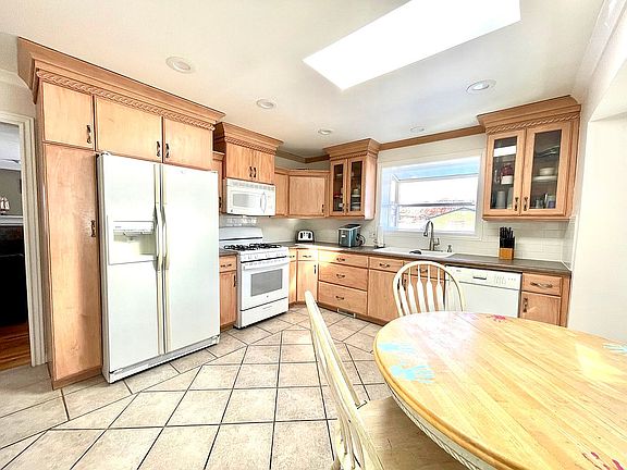 2nd image of 3858 S Eastwood Ln