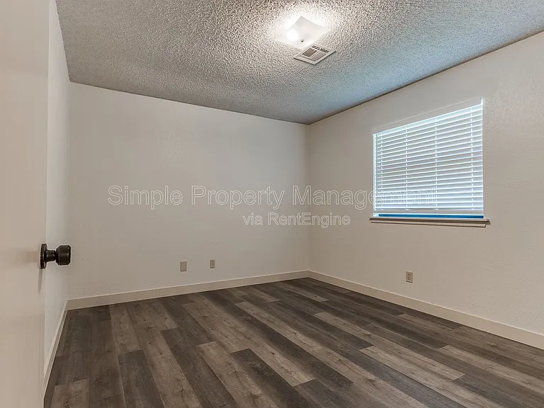 7712 NW 101st St — Photo 21
