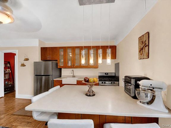 5th image of 3398 Wayne Avenue #C61