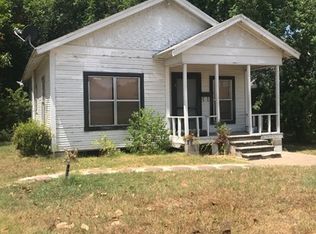 1313 N Saint Joseph St, Gonzales, TX 78629