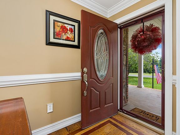 5th image of 304 Hogg Rd