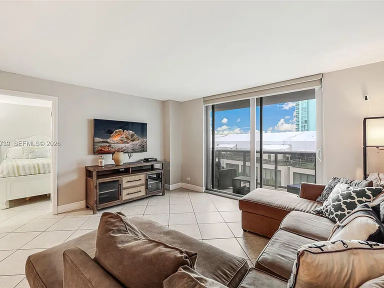 6039 Collins Ave #936 — Photo 4