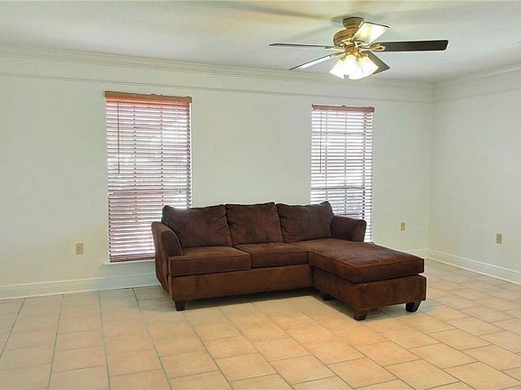 5th image of 134 Thoroughbred Ave