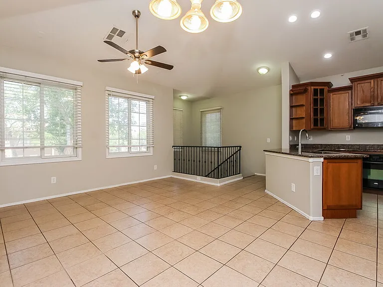 2121 E Huntington Dr — Photo 5