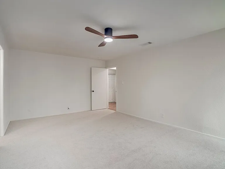 606 Splitrock St — Photo 11