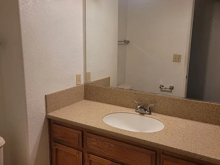 2305 Oxford Ave — Photo 9