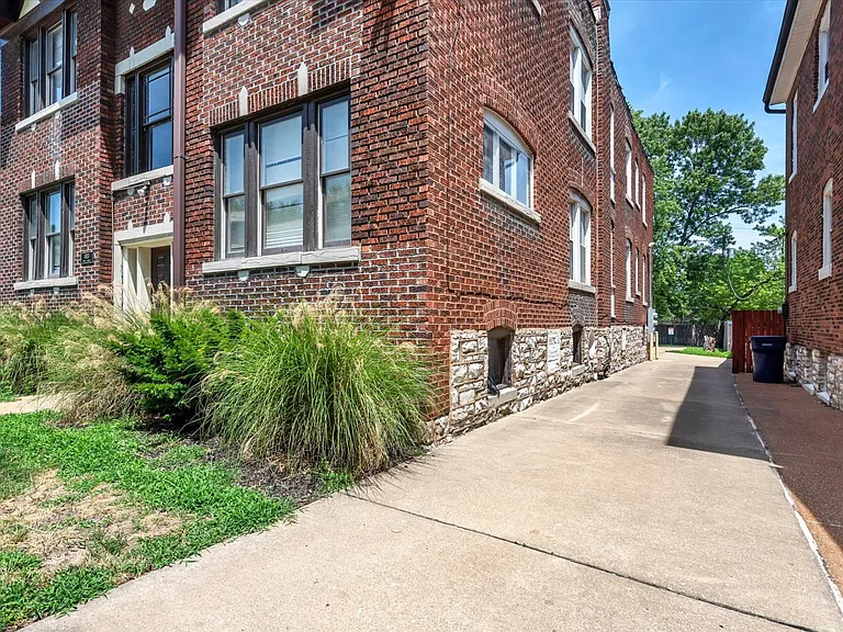 4933 Odell St #2E — Photo 17