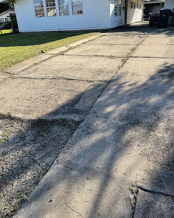 2nd image of 825 Pecos Ave