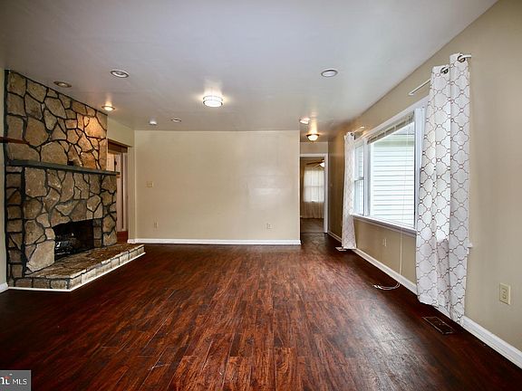 4th image of 18300 Woodland Dr