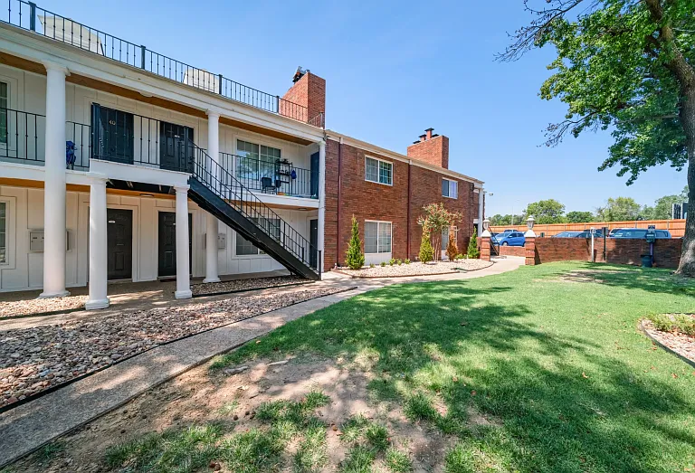 The Elms by ONYX *UNDER NEW MANAGEMENT* Now Offering FREE Prorated Rent! — Photo 1