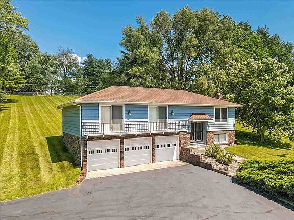 2nd image of 7122 N Prairie Rd