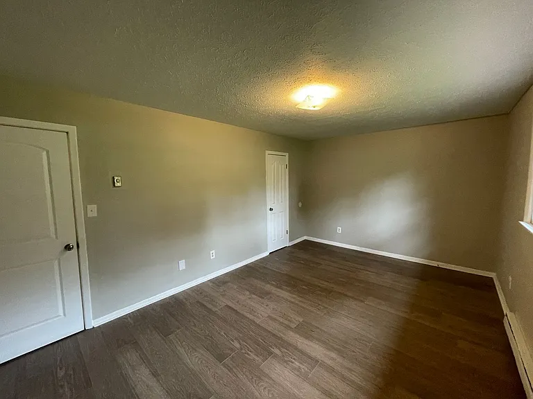 6008 Leo Dr — Photo 7
