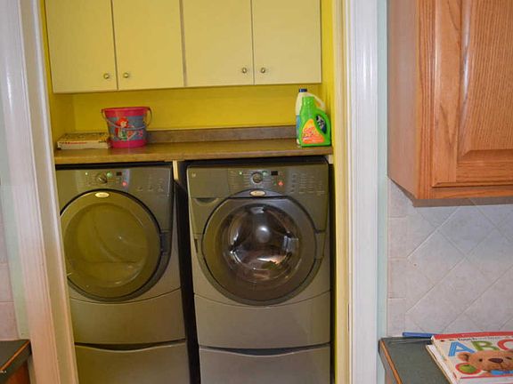 5th image of 246 Keller St