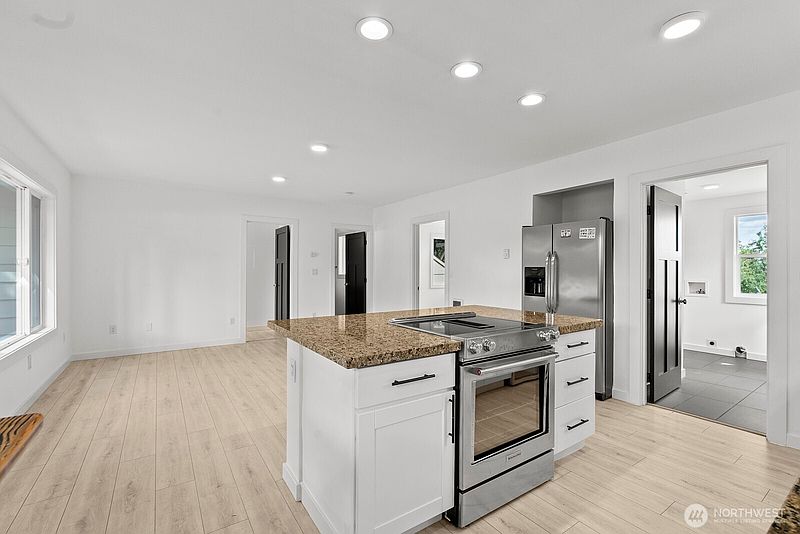 4th image of 1512 Milton Way