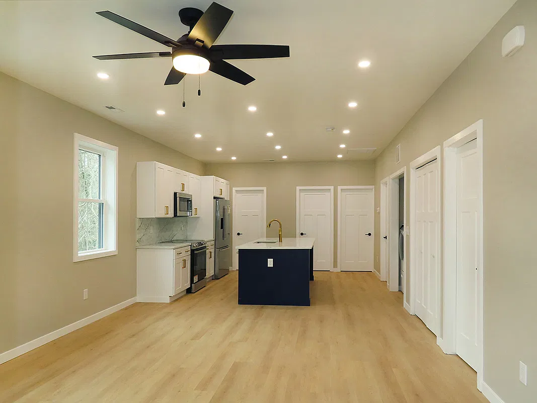 3 bed, 3.5 bath, 1211 sqft, $3,395 — Photo 3