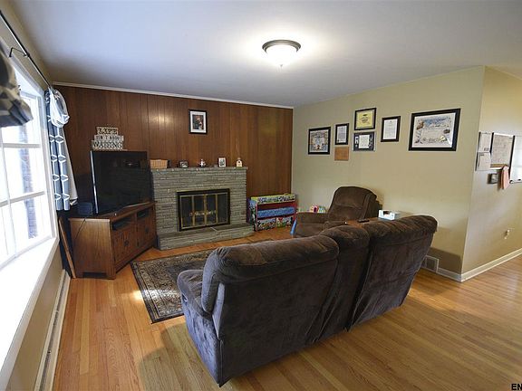 3rd image of 159 Willow Ln