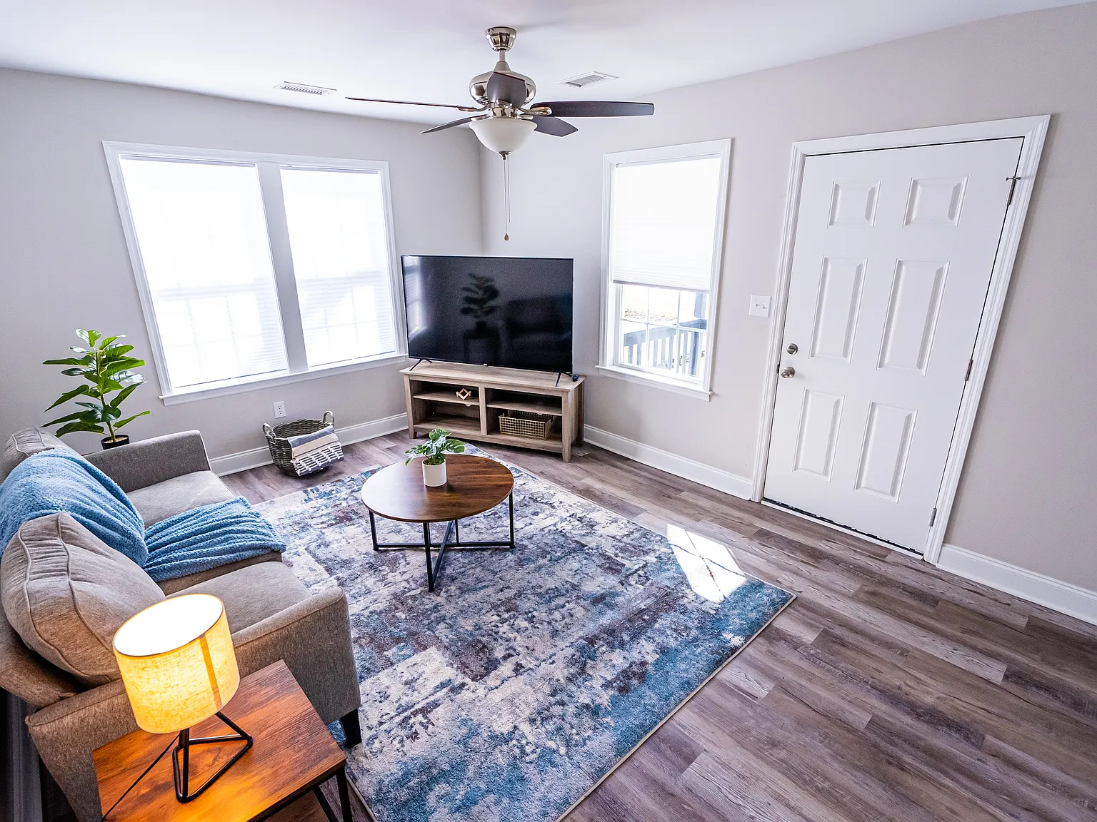 3 bed, 936 sqft, $2,700 — Photo 3
