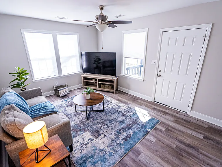 2902 Lexington Ave — Photo 3