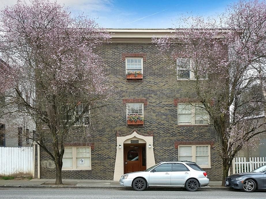 1st image of 1634 SE Hawthorne Blvd #105