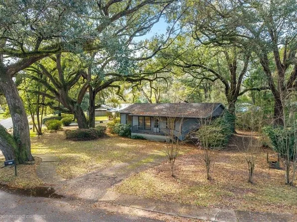 907 Dauphine Cir, Daphne, AL 36526