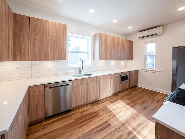 1458 W Foster Ave #1 — Photo 2