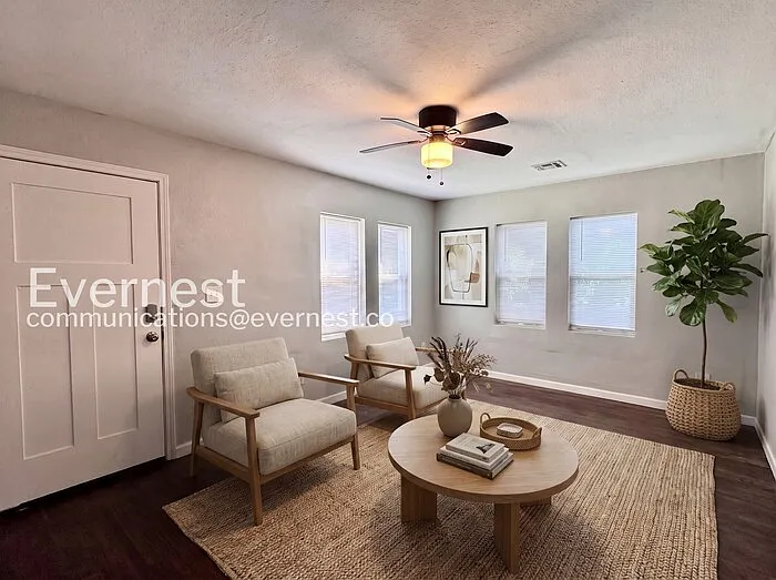 613 E Xyler St — Photo 2