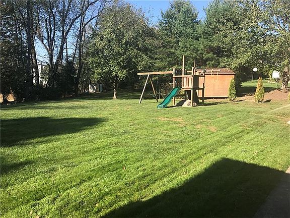 2nd image of 122 Glenbrook Dr
