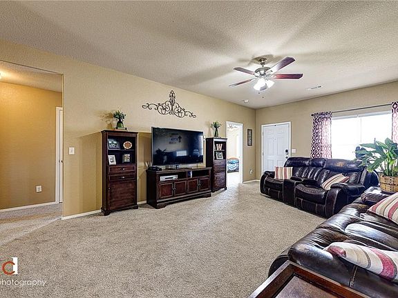 4th image of 820 NW 67th Ave