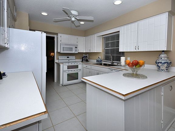 4th image of 10028 Lake Lamar Ct