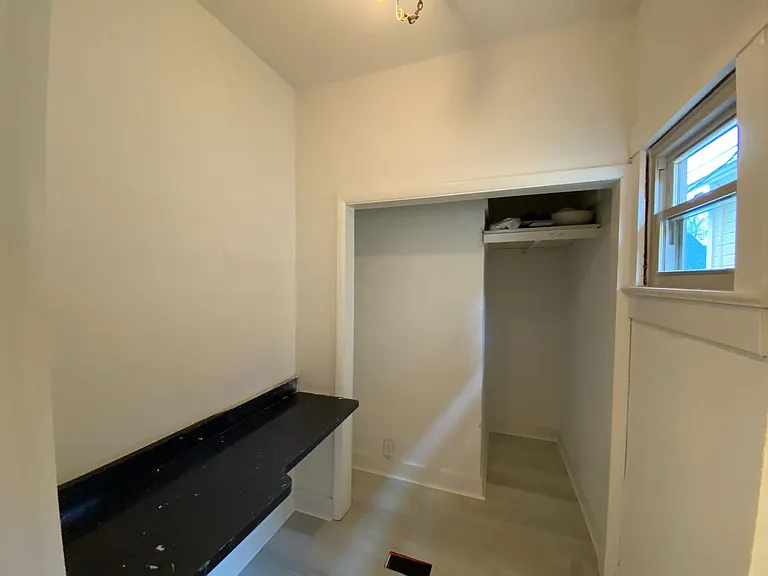 319 Park Dr — Photo 5