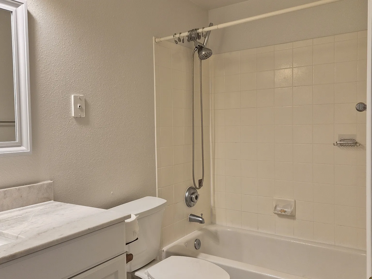 1 bed, 690 sqft, $2,100 — Photo 2