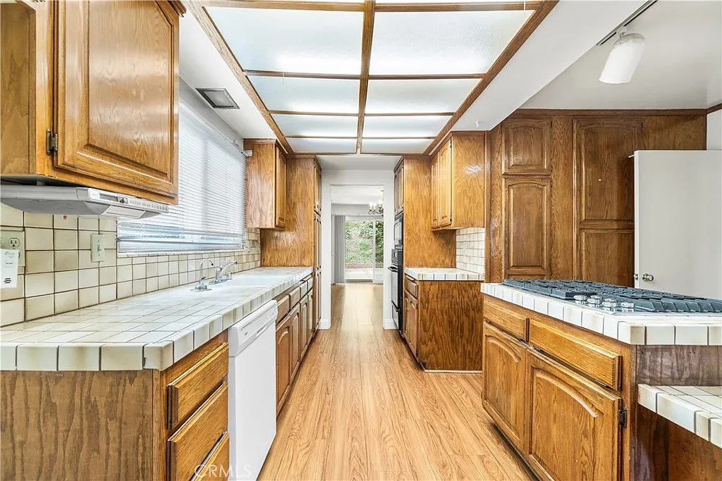 3 bed, 1734 sqft, $5,500 — Photo 3