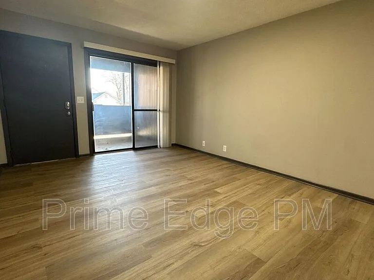 1121 N 28th St #8 — Photo 7