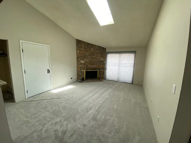 1 bed, 742 sqft, $1,300 — Photo 3