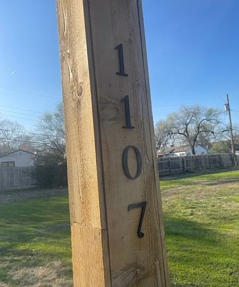 1107 N Harding Ave — Photo 3