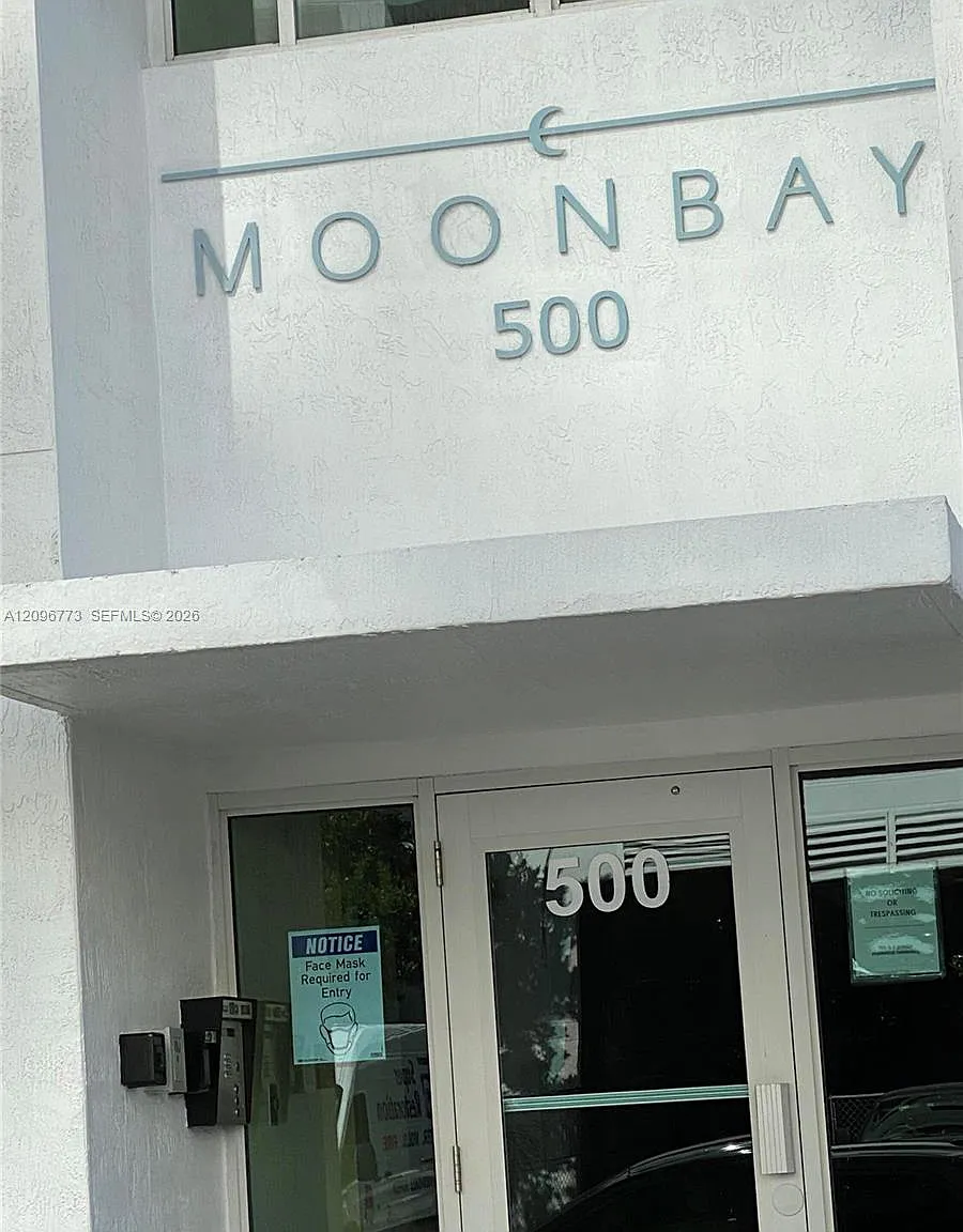 Moon Bay Of Miami Condo — Photo 1