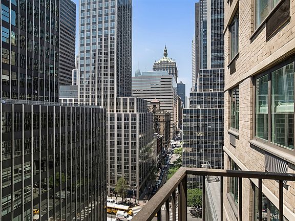 5th image of 211 E 46th St #14H