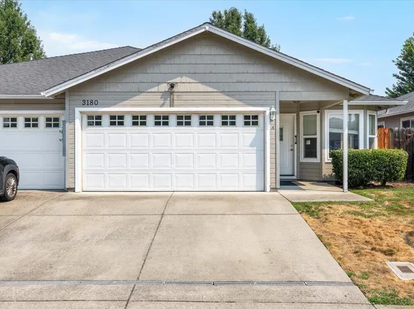 3180 Forest Hills Dr, Medford, OR 97504