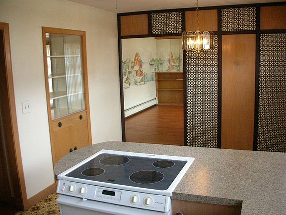 3rd image of 100 Woodland St
