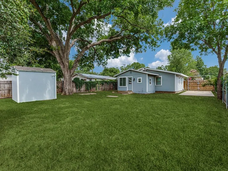 512 Bluebonnet Dr — Photo 12