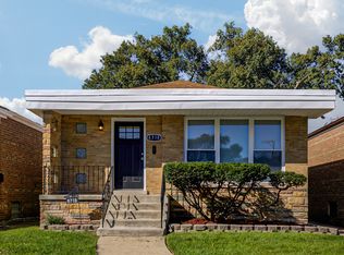 8718 S Bennett Ave, Chicago, IL 60617