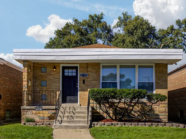 8718 S Bennett Ave, Chicago, IL 60617