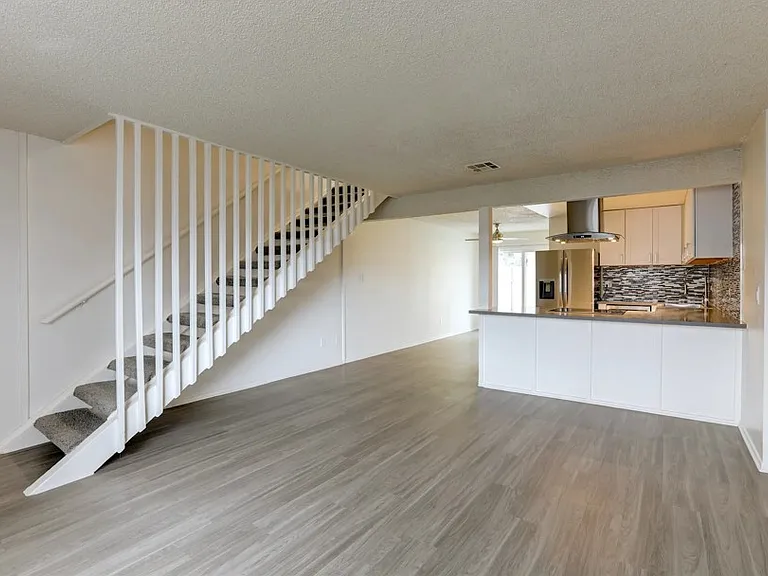 Villa Pacific Townhomes — Photo 37